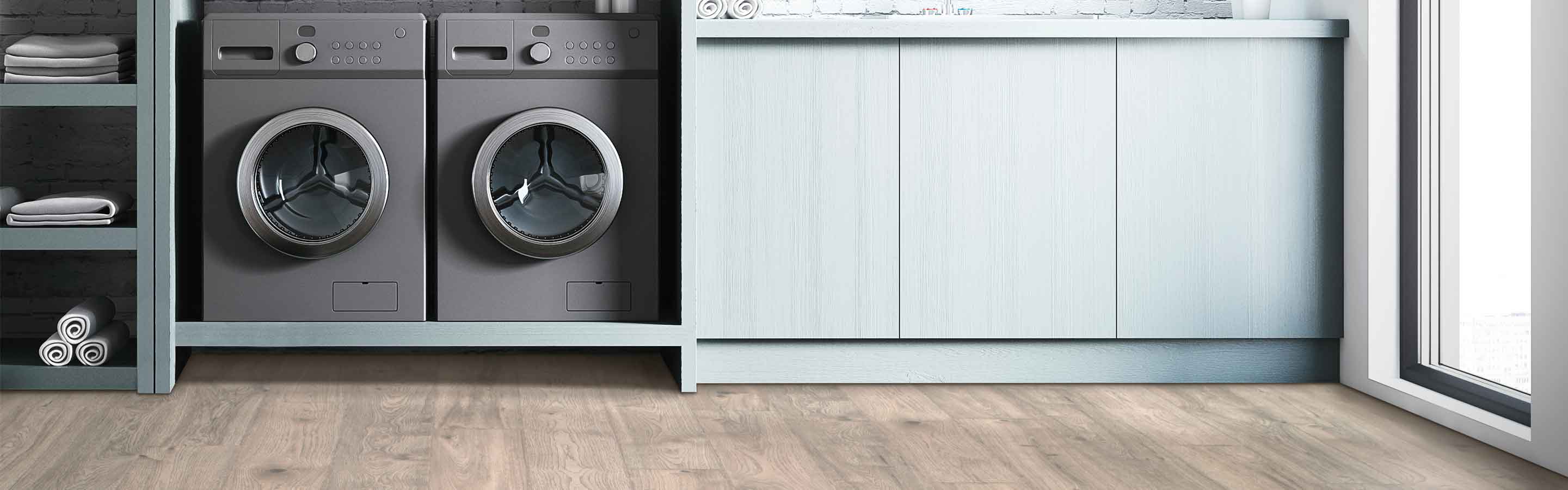 Laundry room with laminate floor 